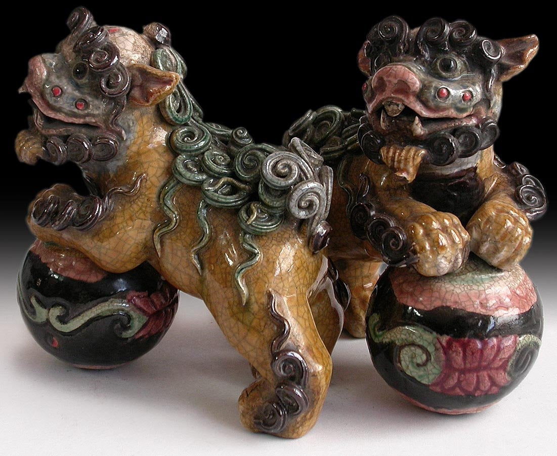 Vintage Chinese Enamel Glazed Wucai Porcelain Ceramic Pottery Feng Shui Foo Dog Lion Pair 風水五彩福狗